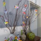 Kleurrijke bloemcreaties van Kinderen Julianaschool vullen tentoonstelling aan