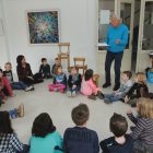 Bezoek Wilhelminaschool aan tentoonstelling Stoelen in de Spotlight