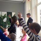 Schoolbezoek bij expositie: ‘Welke bloem wil je zijn?’